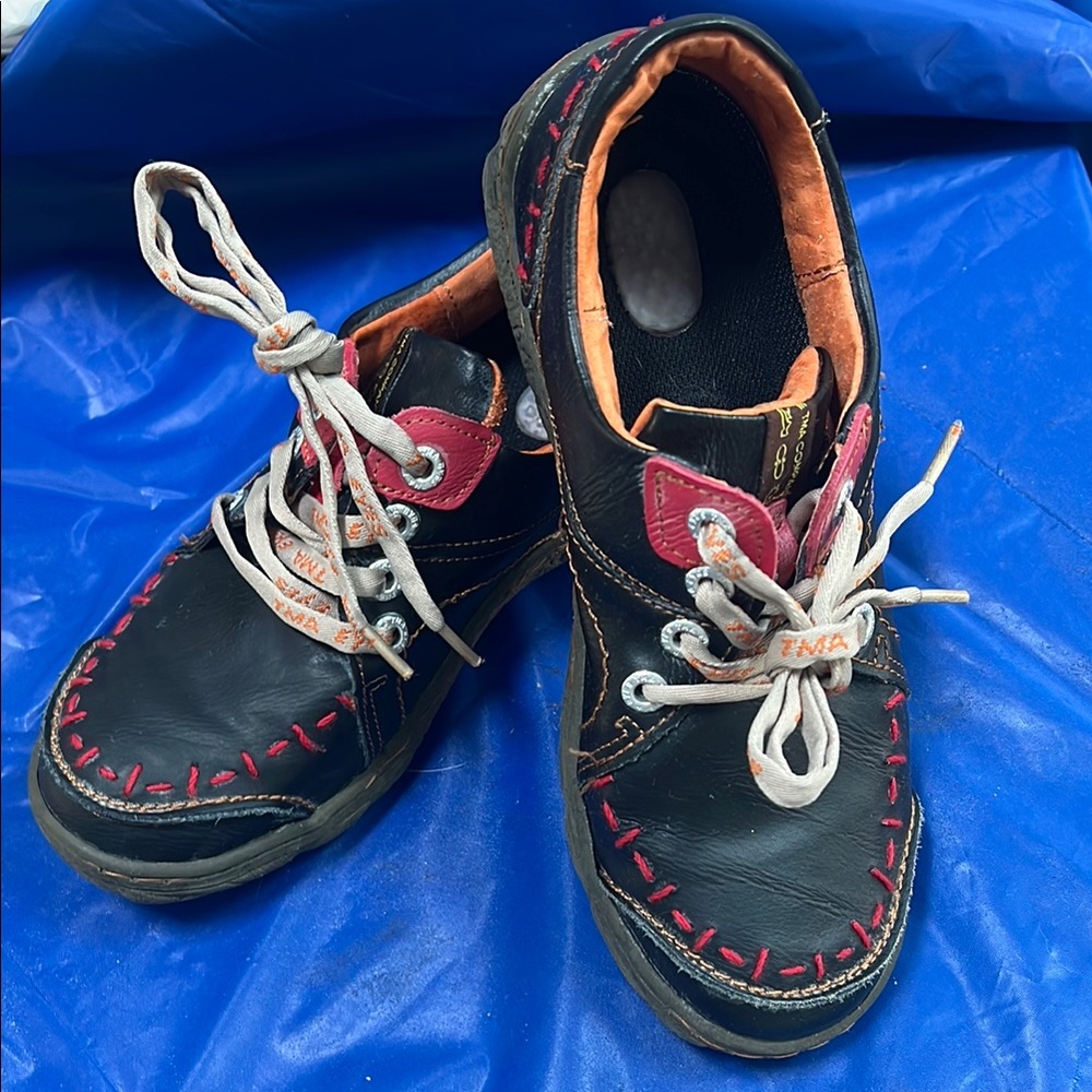 TMA eyes Stylish Black  Red stitch Women's Sneakers size 8.5 US